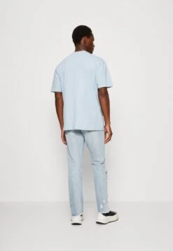 YOURTURN UNISEX - T-Shirt Basic - Light Blue 10 YOURTURN UNISEX - T-Shirt Basic - Light Blue -Mode Verkauf 20f9cd4319a54db6867701868e57b5ea