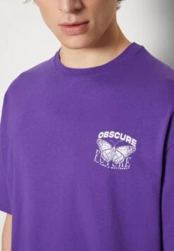 YOURTURN NOSTALGIA FUTURE TEE UNISEX - T-Shirt Print - Purple -Mode Verkauf 24a978bdabcd4cd6a1b0dca363cb0175