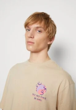 YOURTURN GRAPHIC TEE UNISEX - T-Shirt Print - Beige -Mode Verkauf 45cdd2ca318c4cceb4d65a0fe8415fd4