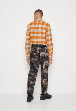 YOURTURN PHLUID UNISEX - Jeans Relaxed Fit - Black Denim -Mode Verkauf 4bc69e668d3e4e9183aebe8ece2004ad