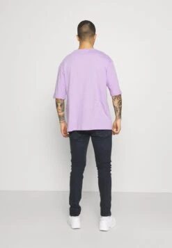 YOURTURN OVERSIZE UNISEX - T-Shirt Print - Lilac 10 YOURTURN OVERSIZE UNISEX - T-Shirt Print - Lilac -Mode Verkauf 8ec975aef6c94980bcd4a9b79f626069